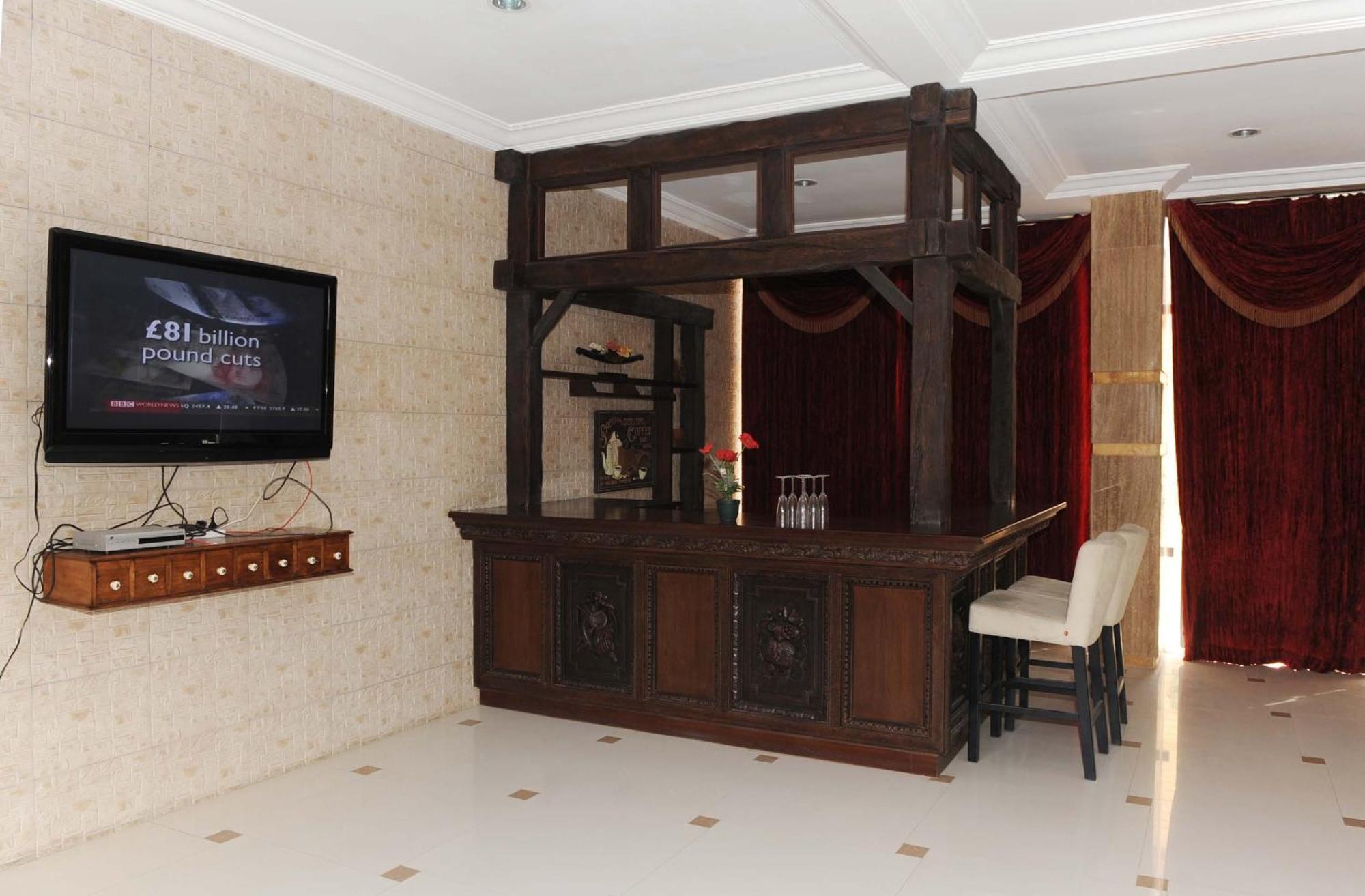 Gulf Continental Suite Kuwait City Bagian luar foto